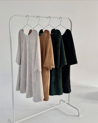 Manšestrové podzimní šaty 🤎.. Dokonalý kousek k silonkám, kozačkám a bundičce 🍂