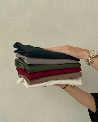 Basic kvalitní trička = základ šatníku 🫶🏻. Tyto máme v nové podzim/zima kolekci ❤️. Zítra na eshopu!