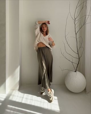 Naše saténové sukně ✨.. Sednou jako ulité a udělají tolik parády 🫶🏻