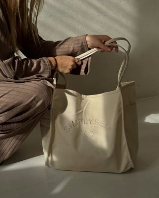 Naše bavlněná #totebag 🧡.. Vymakaná do poslední nitky 🫶🏻 Obyčejně neobyčejná, praktická a hodící se ke všemu ✨