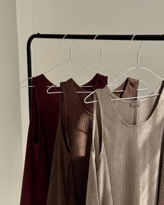 Naše manšestrové šaty ve všech jejich barevných provedeních ✨