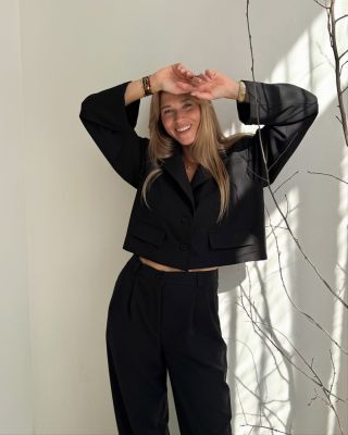 Náš elegantní komplet v klasickém černém provedení 🖤. Sázka na jistotu 😉.