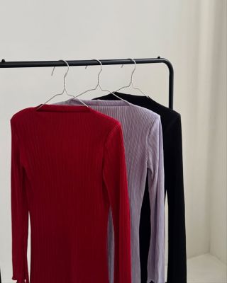 Šaty již ze starší kolekce, ale nás opakovaně v tomto období moc baví 💫. Skvělý střih i materiál, který sedne každému a...