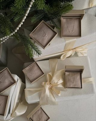 Náhrdelníky s písmenky ✨.. Ještě jednou, protože tohle jako 🎁 rozhodně potěší 🥰🫶🏻.. Vyberte si to své 💌